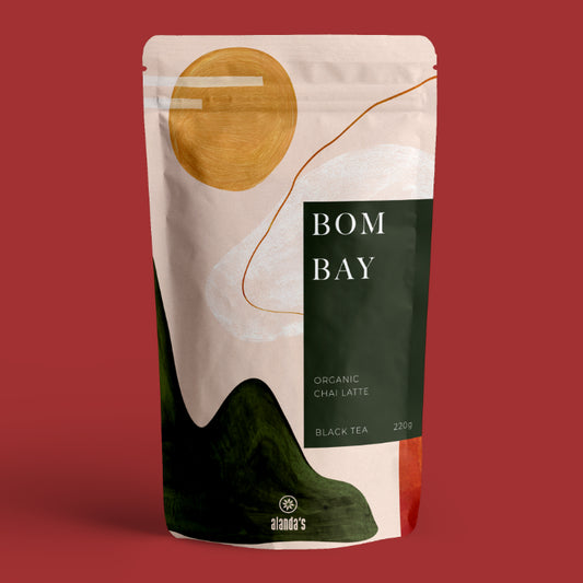 Alanda's Tea BOMBAY Chai Latte Nahaufnahme – loser Schwarztee mit Kardamom, Nelken und Zimtstangen