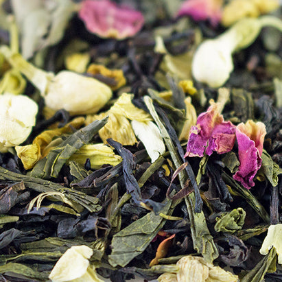 DAMASKUS Tee Nahaufnahme - Loser Sencha mit Rosenblüten, Jasminblüten und Sonnenblumen